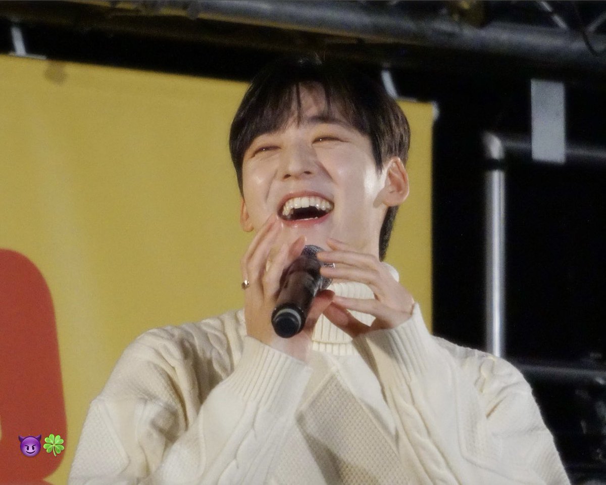 ri0205ch's tweet photo. UX1 1st Single [#HALO] 
RELEASE EVENT IN JAPAN 2025.6.12.23 1部

天使様ケビンを拝めて本当に幸せな気持ちでしたー！歌がうますぎて人間性良すぎて最高😭大好き❤
当然フンミンもキソプも完璧にかっこよかった！
リリイベ行けてよかったー😭

@kevinwoo91
#UX1 https://t.co/VeZzdXoZBQ
