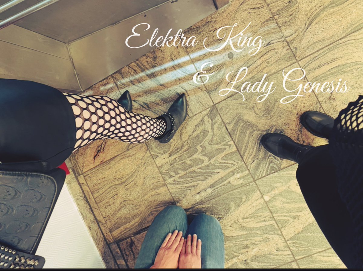 Ein herrlicher Sommertag mit <a href="/ElektraKing666/">Lady Elektra King</a> und ihrem Z4hlpfiffi <a href="/TommivonElektra/">Thomas_vonLadyElektra</a> 😜

🏦💳🧎🏽‍♂️