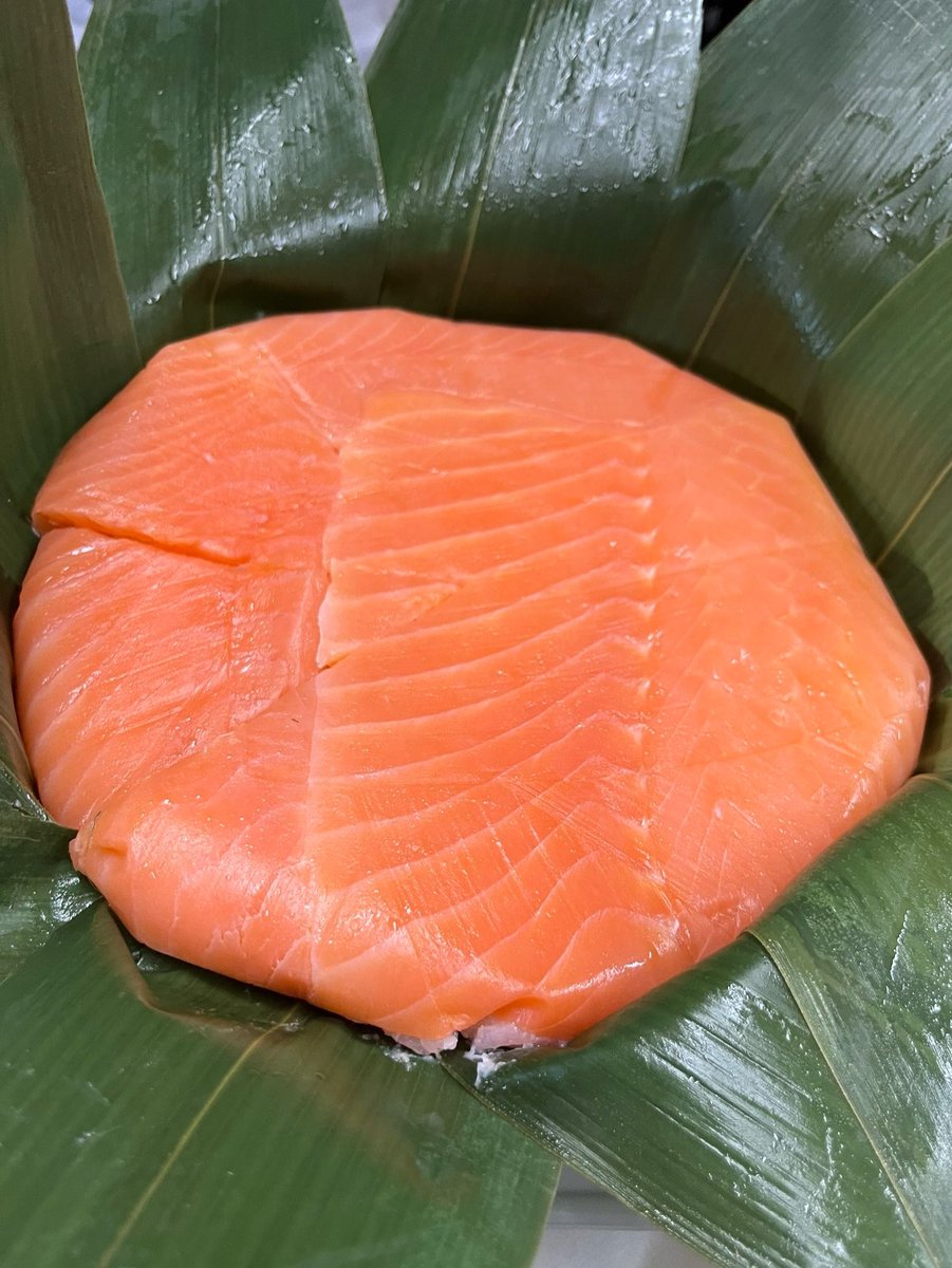 sushinomachitym's tweet image. 今年のクリスマス、
ホールケーキの代わりにこれもあり。
切り分けるごちそう、富山のます寿し。