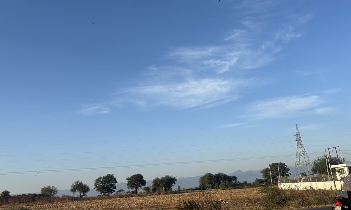 _Kohraa_'s tweet photo. Just me, fresh air &amp; Satpuda in front of my eyes.🏔️⛰️😍

#Range_of_Satpuda⛰️
  #Tapi_River🌊 https://t.co/9g9lIhDPs9