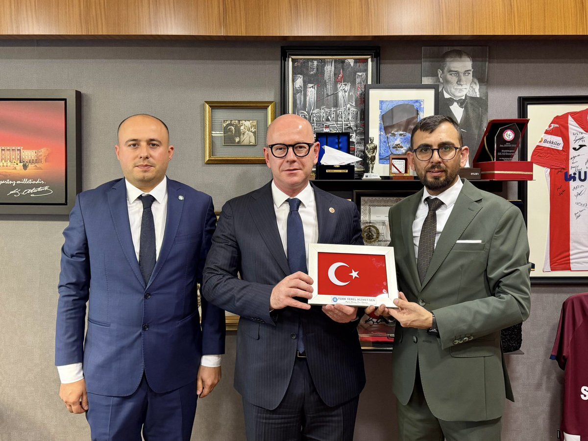 📌 Emek mücadelesinde önemli bir yere sahip olan Türk Yerel Hizmet-Sen Balıkesir–Çanakkale Şube Başkanı Emrah Bayrak, Gazi Meclisimizde bizleri ziyaret etti.

Yerel yönetim emekçilerinin sorunlarını, beklentilerini ve sahadan gelen talepleri konuştuk. Emekçilerin haklı