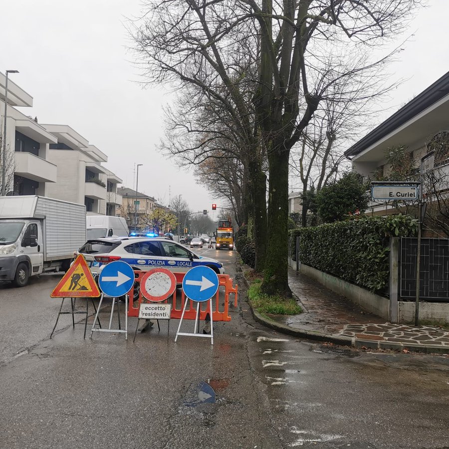 Carpi, chiusa via Anna Frank per lavori urgenti alla rete idrica