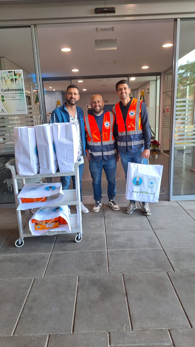 Hoy el Hospital Materno Infantil Princesa Leonor ha recibido una visita muy especial: 

Los estibadores del Puerto de Almería han querido acompañar a nuestros peques y sus familias con la entrega de regalos, regalando también sonrisas, ilusión y mucha cercanía✨

#HUT