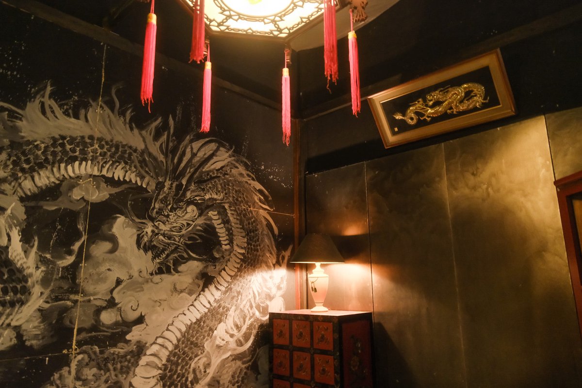 NonartStudio's tweet image. 【新ブース】

長らく放置されていた和室が大幅にリニューアルされ、【龍の間🐉】として生まれ変わりました！✨

豪華絢爛な金ピカ撮影から、落ち着いたシックな撮影まで、幅広い需要に対応可能🔥
和風・中華系の撮影などにどうぞ！👍

こちらと対になる新ブースも近々公開予定なのでお楽しみに！🐅✨