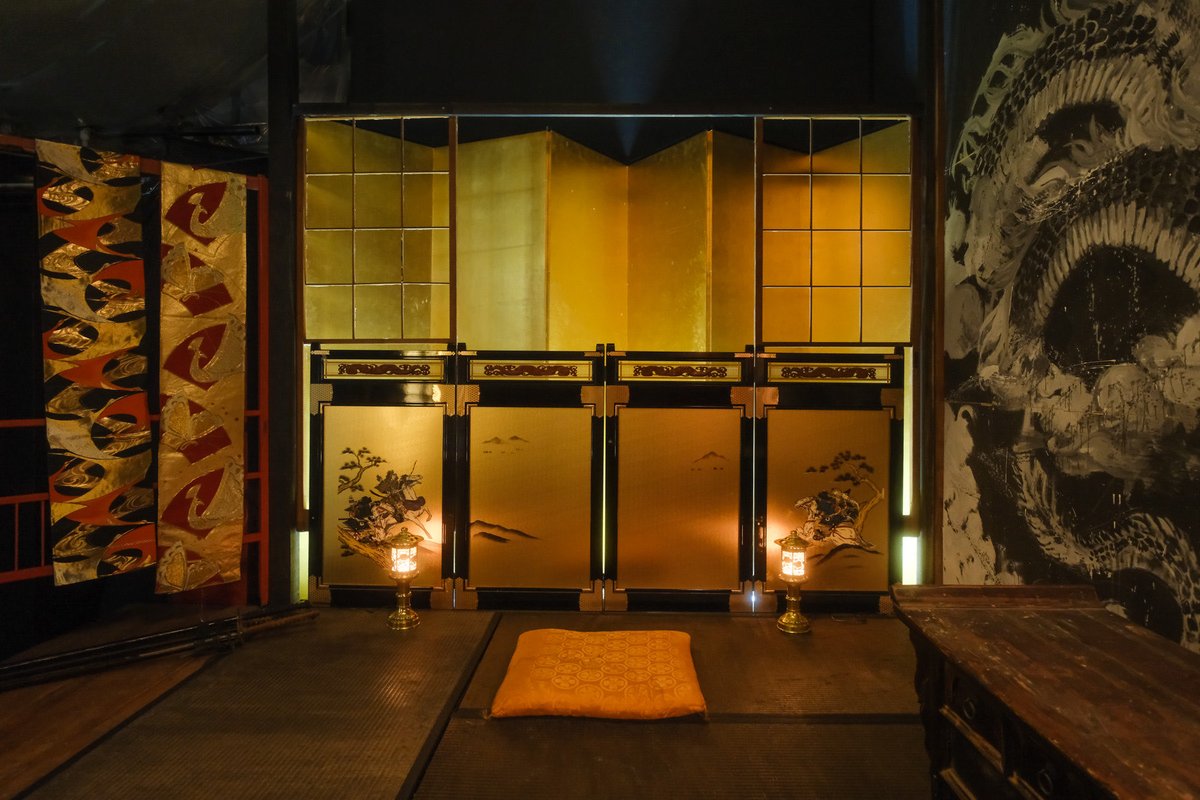 NonartStudio's tweet image. 【新ブース】

長らく放置されていた和室が大幅にリニューアルされ、【龍の間🐉】として生まれ変わりました！✨

豪華絢爛な金ピカ撮影から、落ち着いたシックな撮影まで、幅広い需要に対応可能🔥
和風・中華系の撮影などにどうぞ！👍

こちらと対になる新ブースも近々公開予定なのでお楽しみに！🐅✨