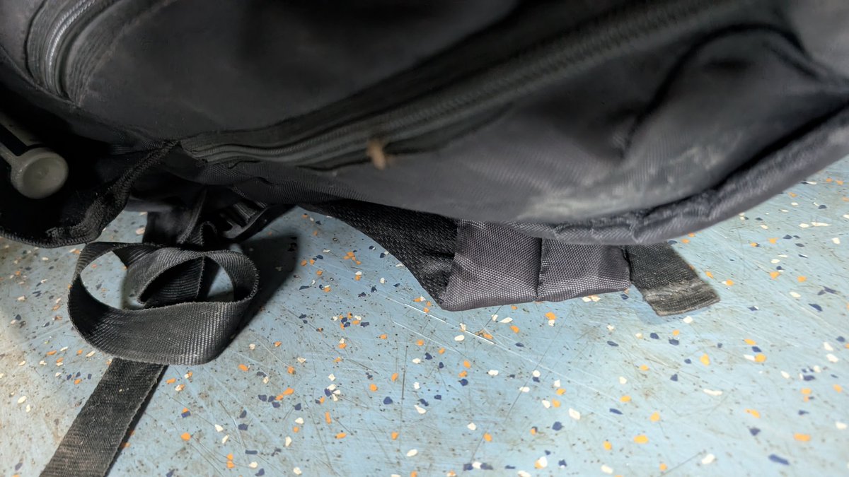 sohamshah9's tweet photo. Is this what we call Pest control?? The date shows 23rd December and I saw a mouse and insects running all around. @IRCTCofficial @WesternRly @AshwiniVaishnaw @RailMinIndia https://t.co/eP9qMvpFIj