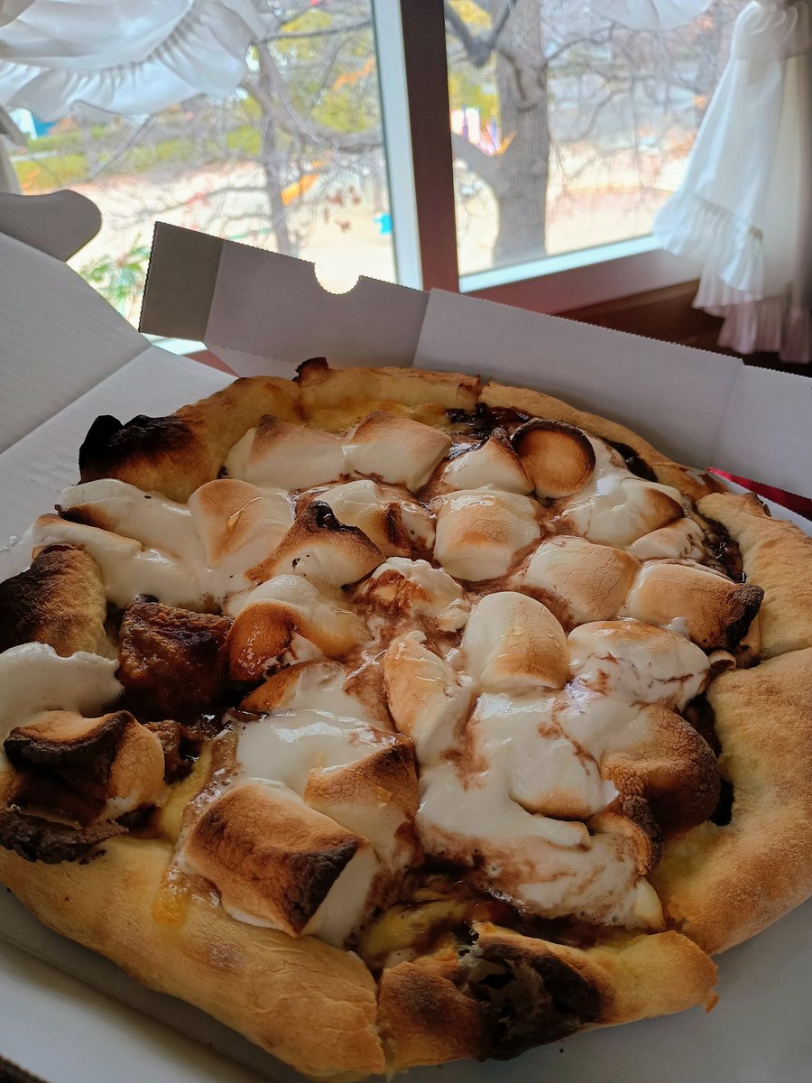 pyon708's tweet image. リバモの飲食撮影可能店
｢ピッツア デル ロッコウ｣さん
　　🍕🍝🍕🍝🍕🍝🍕
テイクアウトのピザの箱がかわいい〜〜😍🍅パスタやスムージーなどなど…他にもメニューが豊富です！スタジオに注文テイクアウトしてパーティーや新年会🪅🎉🥂
めちゃめちゃ楽しい🥳…