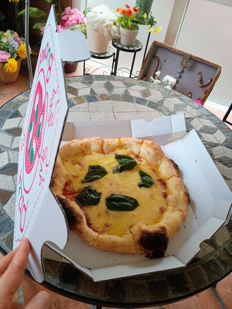 pyon708's tweet image. リバモの飲食撮影可能店
｢ピッツア デル ロッコウ｣さん
　　🍕🍝🍕🍝🍕🍝🍕
テイクアウトのピザの箱がかわいい〜〜😍🍅パスタやスムージーなどなど…他にもメニューが豊富です！スタジオに注文テイクアウトしてパーティーや新年会🪅🎉🥂
めちゃめちゃ楽しい🥳…