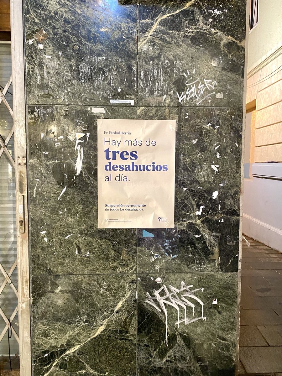 ➡️Ezker alderdiek etxegabetzeen debekua iragarri dute enegarren aldiz. 

Bitartean, Euskal Herrian, 3 etxegabetze exekutatzen dira egunean. 

➡️Los partidos de izquierdas anuncian la prohibición de los desahucios por enésima vez

Mientras, en EH se ejecutan 3 desahucios al día