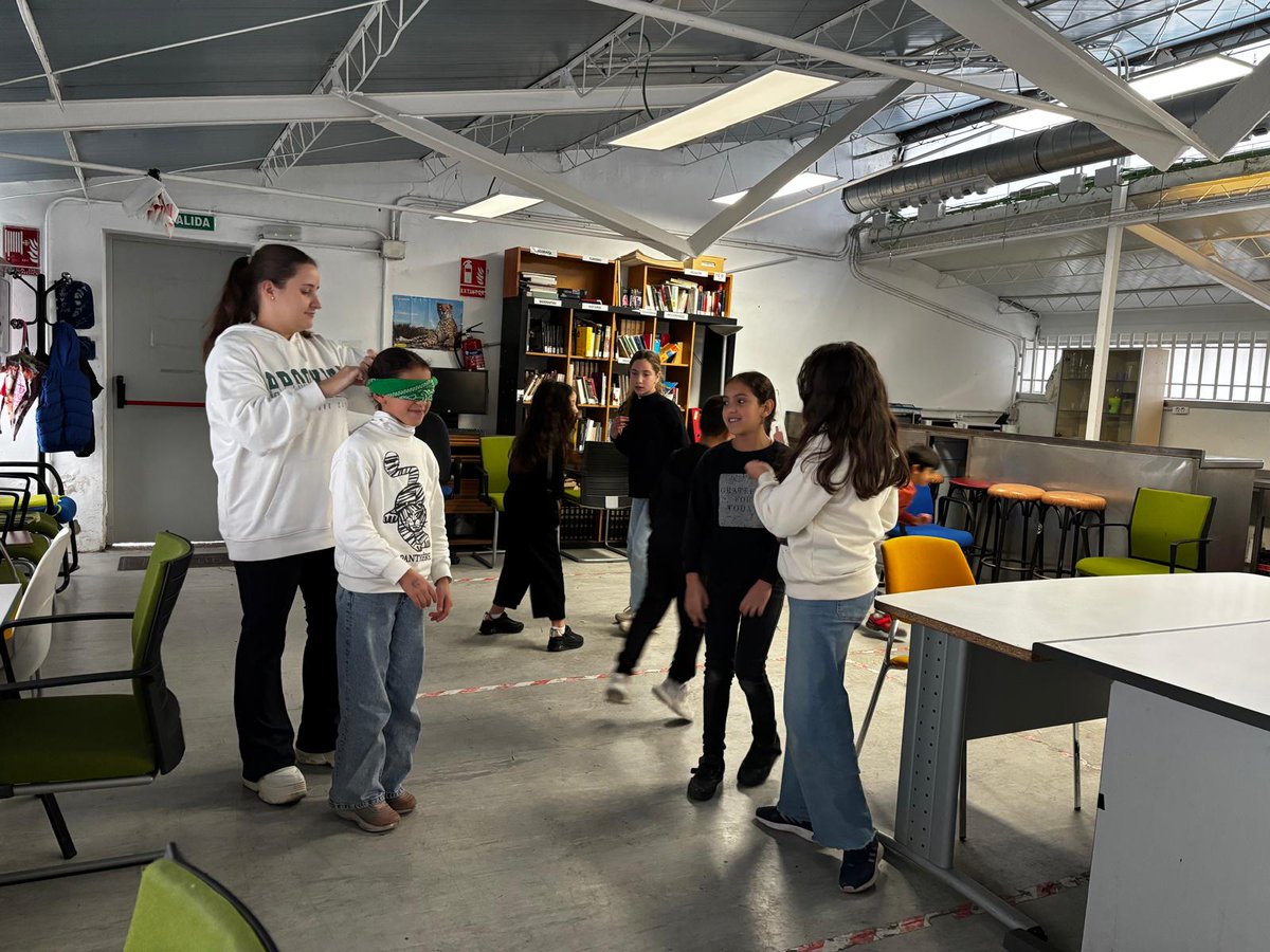 ❄️Las Colonias urbanas de invierno ofrecen a niños y niñas un espacio seguro donde aprender jugando, hacer nuevas amistades y seguir desarrollándose mientras las familias concilian mejor su día a día. Actividades, valores y diversión que dejan huella más allá de las vacaciones