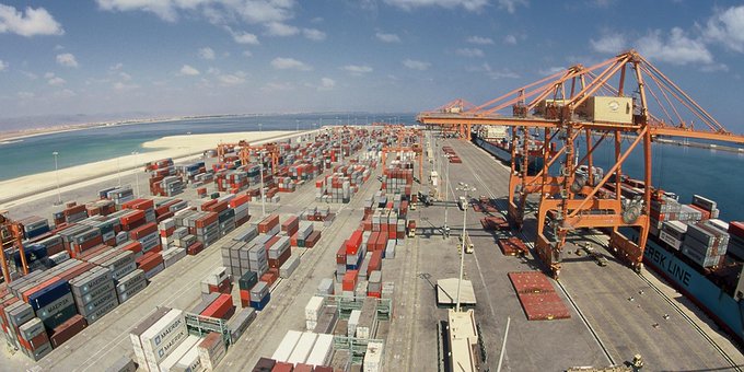 الرقم القياسي العام لأسعار الواردات في سلطنة عُمان يسجل ارتفاعًا بنسبة 15.2 بالمائة خلال الربع الثالث من عام 2025، مقارنةً بالربع المماثل من عام 2024، وذلك وفقًا لبيانات المركز الوطني للإحصاء والمعلومات. #العُمانية 