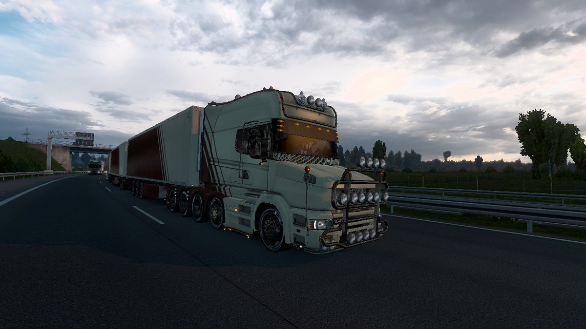 R e j u n e tweet media