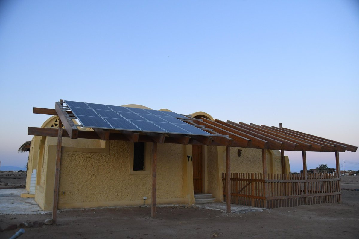 UNDPEgypt's tweet photo. @EGY_Environment @theGEF In #SharmElSheikh, @Chitose_noguchi visited hotels supported by the #GreenSharm Project, seeing solar energy solutions in action—cutting emissions, lowering energy costs &amp; turning climate commitments into real results on the ground. ☀️ https://t.co/mhfU8mpaqW