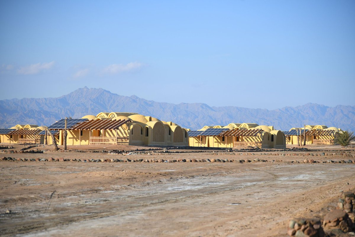 UNDPEgypt's tweet photo. @EGY_Environment @theGEF In #SharmElSheikh, @Chitose_noguchi visited hotels supported by the #GreenSharm Project, seeing solar energy solutions in action—cutting emissions, lowering energy costs &amp; turning climate commitments into real results on the ground. ☀️ https://t.co/mhfU8mpaqW