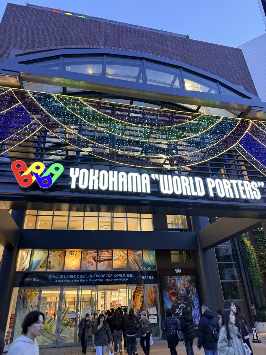 live_1202's tweet photo. 彼女ができたとかではないんですけど
みなとみらいに行ってきました！！！

来年は誰かと一緒に来たいな

最高のライブでした。 https://t.co/Zkt7oEWYmD