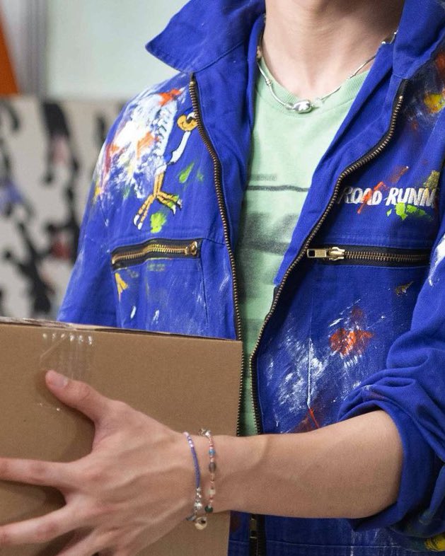 คุณพนักงานออฟโรดน่ารักมากกก เบบี๋สุดๆ ㅠㅠㅠㅠㅠㅠㅠㅠ แล้ว accessories คุณเค้าแต่ละอย่างน่ารักเท่าโลกเลยอะ ชุดเปื้อนสีก็กลบความน่ารักไม่ได้สักนิด ฮรือๆๆ 😭😭💖💖📦💖

OFFROAD ONLY YOU MV
#OFFROADคับใจ_MV