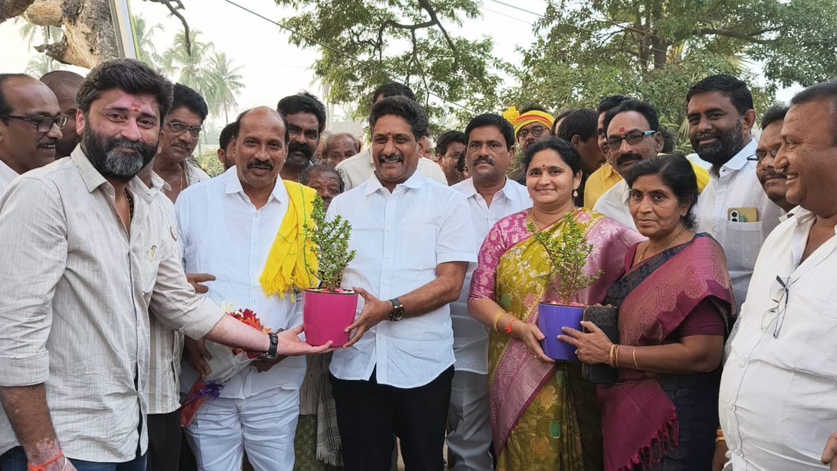 DharmarajuPdr's tweet photo. మంగళవారం గణపవరం మండలం పిప్పర గ్రామంలో జడ్పీ నిధులు 75 లక్షల అంచనా వ్యయంతో నిర్మించబోయే అంతర్గత సి.సి రోడ్ల నిర్మాణానికీ ఎమ్మెల్యే పత్సమట్ల ధర్మరాజు గారు కొబ్బరికాయ కొట్టి శంకుస్థాపన చేశారు.
#mlaunguturu #JanaSenaParty 
#JanaSenani #TeamPDR #unguturu 
@JanaSenaParty https://t.co/F8Muwv87t7