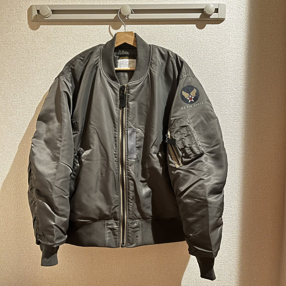take4uwf's tweet image. WAIPER.inc製のB-15D MODにMASHのUS AIR FORCEデカールをプリントして(`ω´)ｸﾞﾌﾌ♪
#military #flightjacket #b15dmod