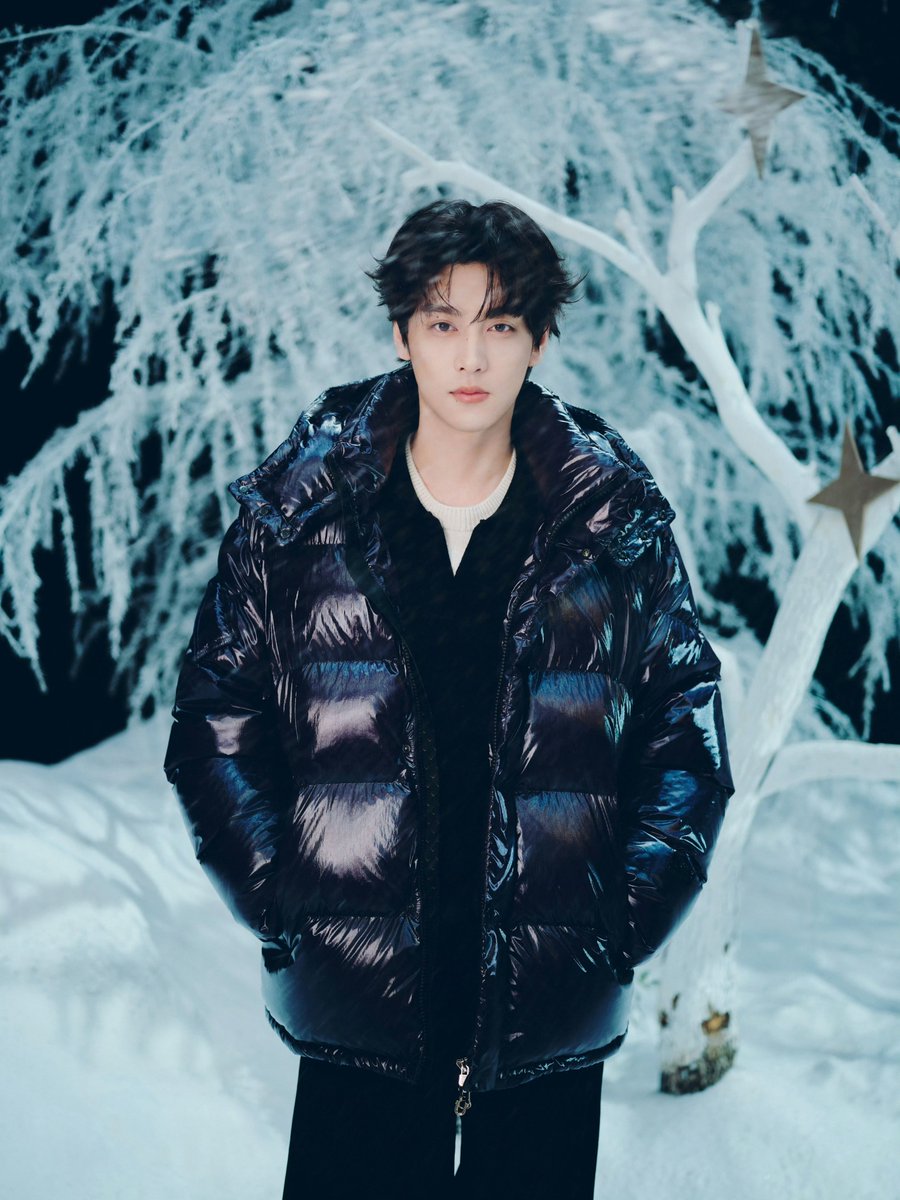 iampk_z's tweet photo. [251223] Tian Xuning Studio Weibo Update (1/2)

📸 Wrapped in the soft warmth of winter as the cozy temperature seeps into the heart. Going on a warm winter date with @田栩宁_ ❄️

#TianXuning #田栩宁 https://t.co/Ie8uqUGUI1