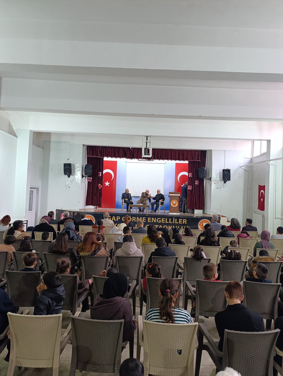 GapGorme's tweet photo. 25 Aralık Gaziantep Savunması ve Gaziantep’ in Kurtuluşunun 104. yılı münasebetiyle Sayın; İbrahim Alisinanoğlu Sayın; Hüseyin Rahmi Açıkkol ve Sayın; Asım Mıhçıoğlu okulumuz öğretmen ve öğrencilerimize günün anlam ve önemini anlattılar. https://t.co/D0X9vL9ipJ