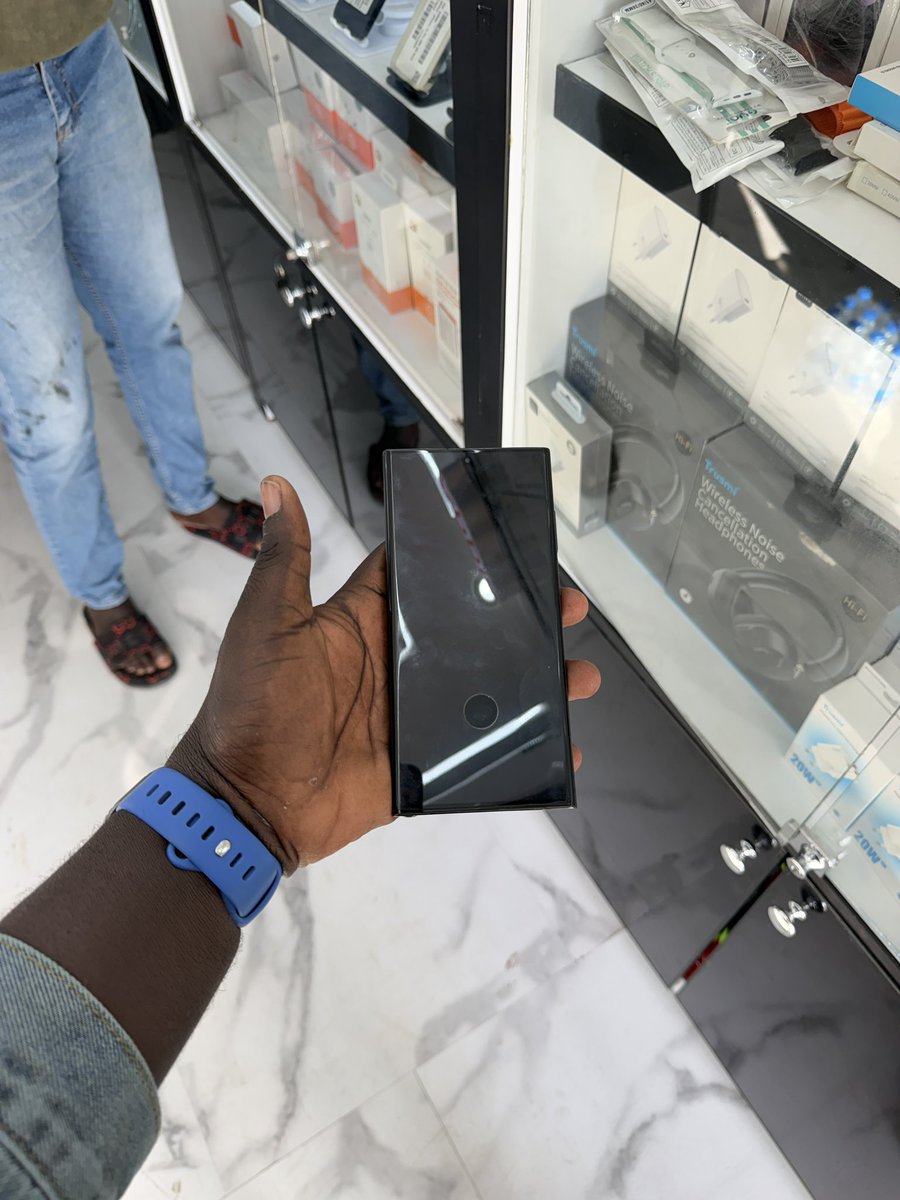 SAMSUNG S23 ultra 256g wanterrr

Prix 🏷️ 300,000

INTERESSE DM ou au 777113274
#rt