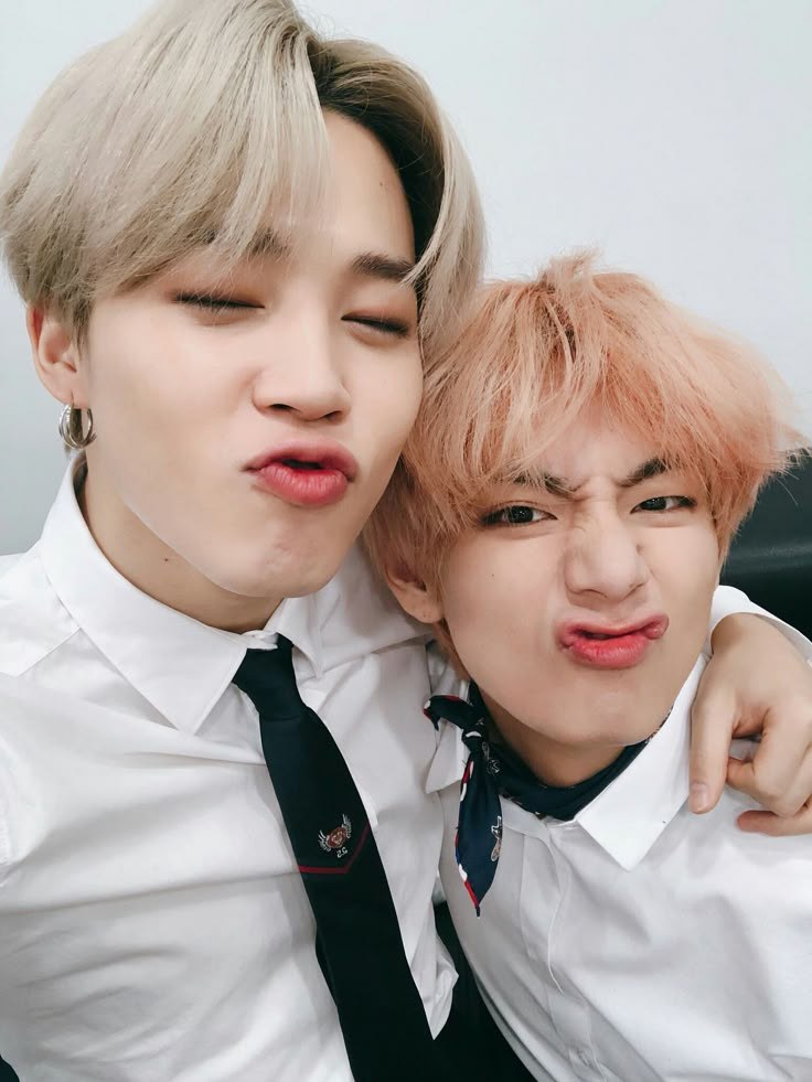 アイドル BTS JIMIN & V 🐈‍⬛| Durante a recente live do BTS, Jimin falou abertamente