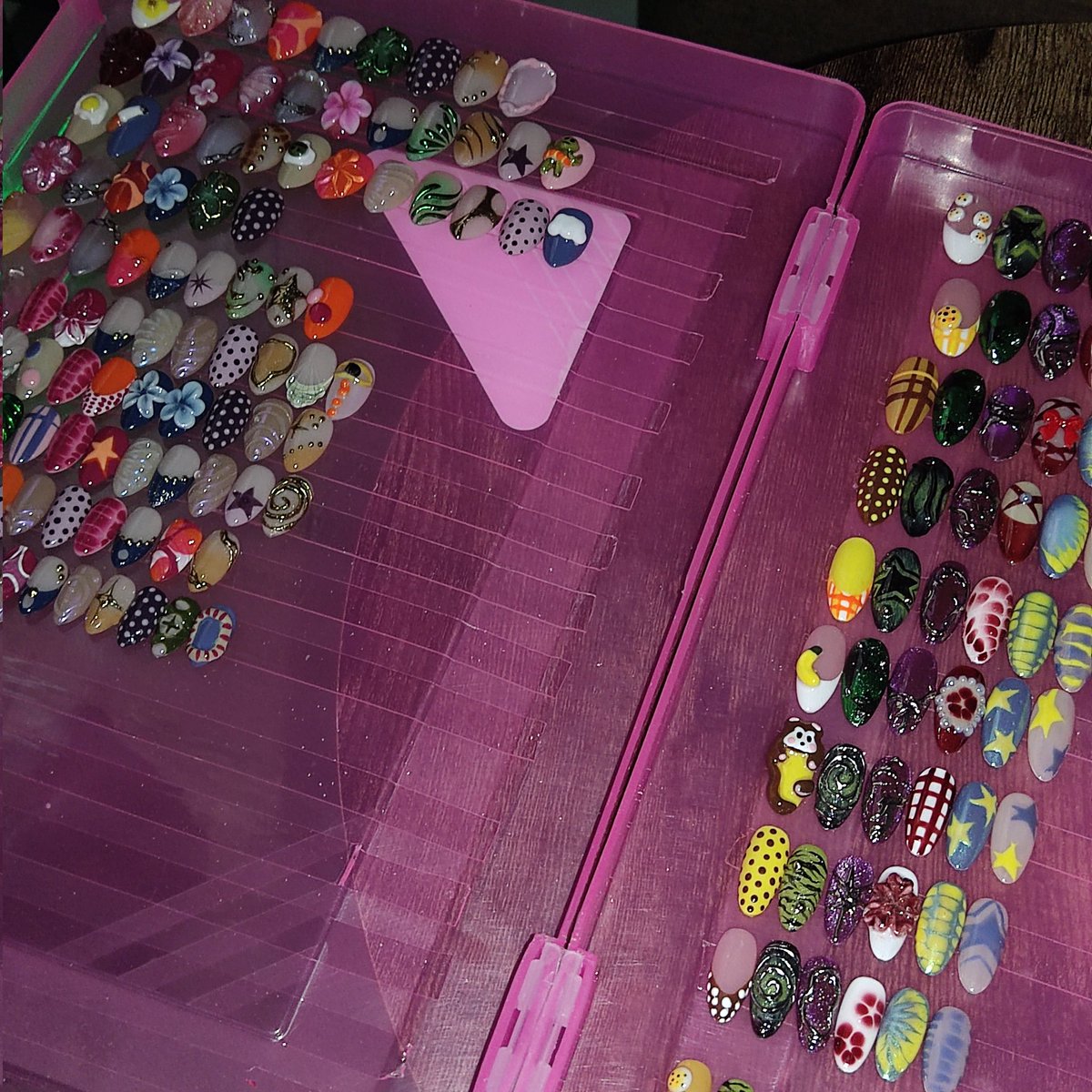 _leiii1's tweet image. Mix&amp;amp;Match Nails for 350 Pesos
Purely handmade, at kayo mismo ang mamimili ng design na gusto niyo!

Inclusion:
-buffer
-alcohol pad
-container
-pusher
-sticky tab
-nail glue

Can get any day!
#nails #pressonnails #nailart #nailtech #nail #SmallBusiness