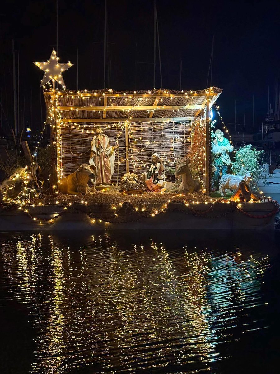 luckasdelille59's tweet image. Crèche de Noël à la Ciotat 🤩✝️
#Crèche #Noël #Traditions