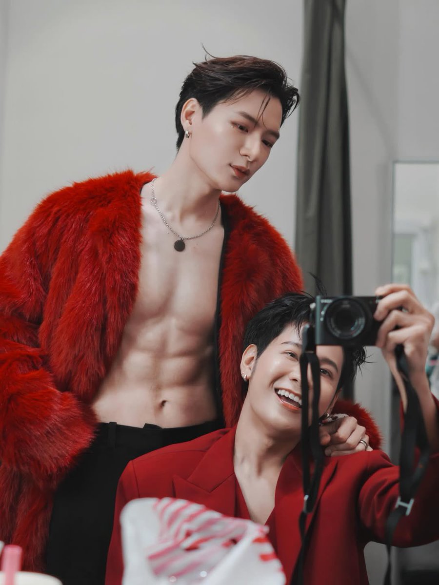 アイドル krist  singto 𝗞𝗿𝗶𝘀𝘁 + 𝗦𝗶𝗻𝗴𝘁𝗼 — 𝘂𝘀, 𝗮𝗴𝗮𝗶𝗻