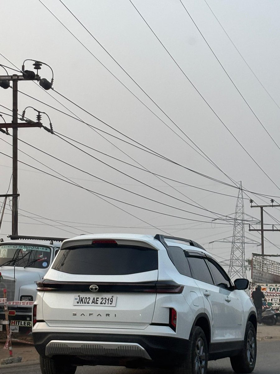 shivshishy1's tweet photo. @Traffic_hqrs @OfficeOfLGJandK @JAMMULINKS @DailyExcelsior1 @dograjournalist @OmarAbdullah @jkmediasocial
Are traffic laws optional in Jammu?
Altered number plate &amp; fully tinted vehicle spotted at Narwal—right before Traffic Police—yet no challan, no action. Please explain. https://t.co/NOOAw1lM3r