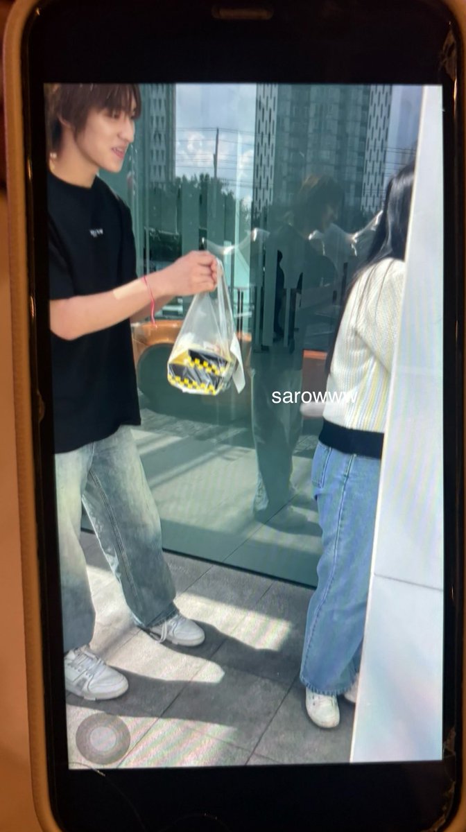 irelftn's tweet image. อิสัด ฟคตัวจริง ยืนหันหลังให้เมน557557575757575757585855857น้องก้องต้องบอกรับเถอะคับพี่😭😭😭😭