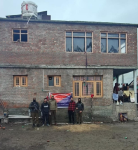 GulistanNewsTV's tweet image. #Srinagar: Police attach a double-storey residential house worth Rs 1 crore in Saidakadal under the NDPS Act. The property belongs to a notorious drug peddler and was found to have been acquired through proceeds of narcotics trafficking.

#NDPSAct #PropertyAttach