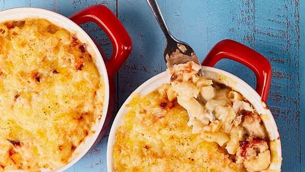 This crab mac and cheese is a tasty luxe upgrade to this family supper favourite. Adding some delicious crab to the classic mix makes a really  tasty difference. buff.ly/9Xd9fGh