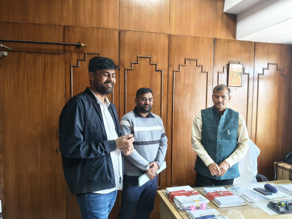 पीटीआई भर्ती 2022 अपडेट:- 👇👇 
पुनः सत्यापन के आदेश के बाद भी शिक्षा विभाग द्वारा जाँच प्रक्रिया में हो रही देरी चिंताजनक है।।
आज सचिवालय में माननीय शिक्षा मंत्री जी के OSD से मुलाक़ात कर पूरा प्रकरण विस्तार से साझा किया गया और जाँच रिपोर्ट शीघ्र पूर्ण करने की ठोस माँग रखी।।
समय