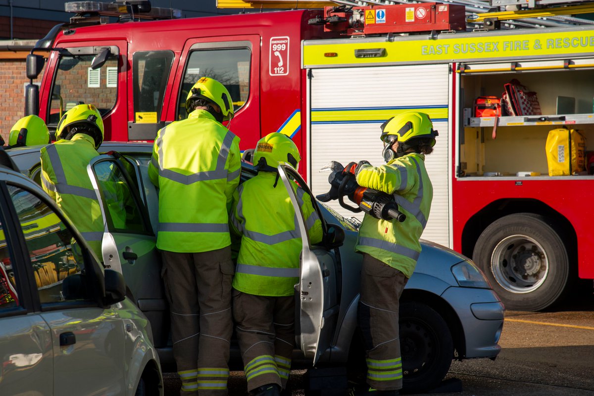 EastSussexFRS's tweet image. Here's the official introduction to our new recruits! You'll see them in #Hastings #Crowborough #Brighton #Hove #Lewes #Eastbourne #Newhaven
We wish them every success in their new careers!   
esfrs.org/new-wholetime-…