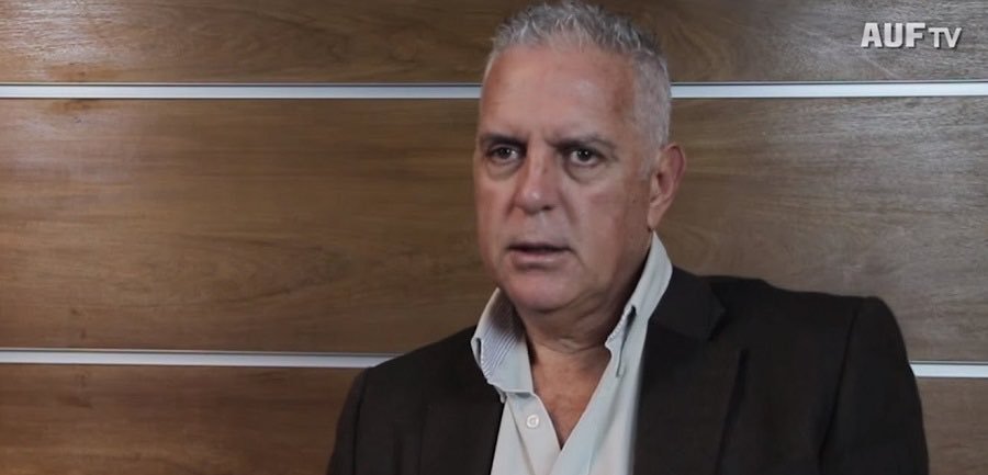 “Se apuraron los procesos y se tomaron decisiones que no comparto. No es mi forma de trabajar esa, Danubio cuando llegué estaba mal y había que reconstruirlo, lo pudimos hacer”

Daniel Enríquez en 100% Deporte.

🔴 youtube.com/live/08w1PDDMf…