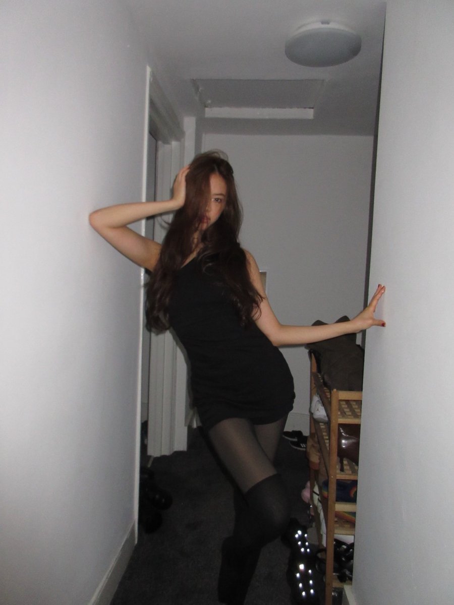 gwsnstagram's tweet image. [#LENA] 📸 lafindavril post 
(🎵 Daniel Caesar - Valentina)

#공원소녀 #GWSN #레나 

(1/2)