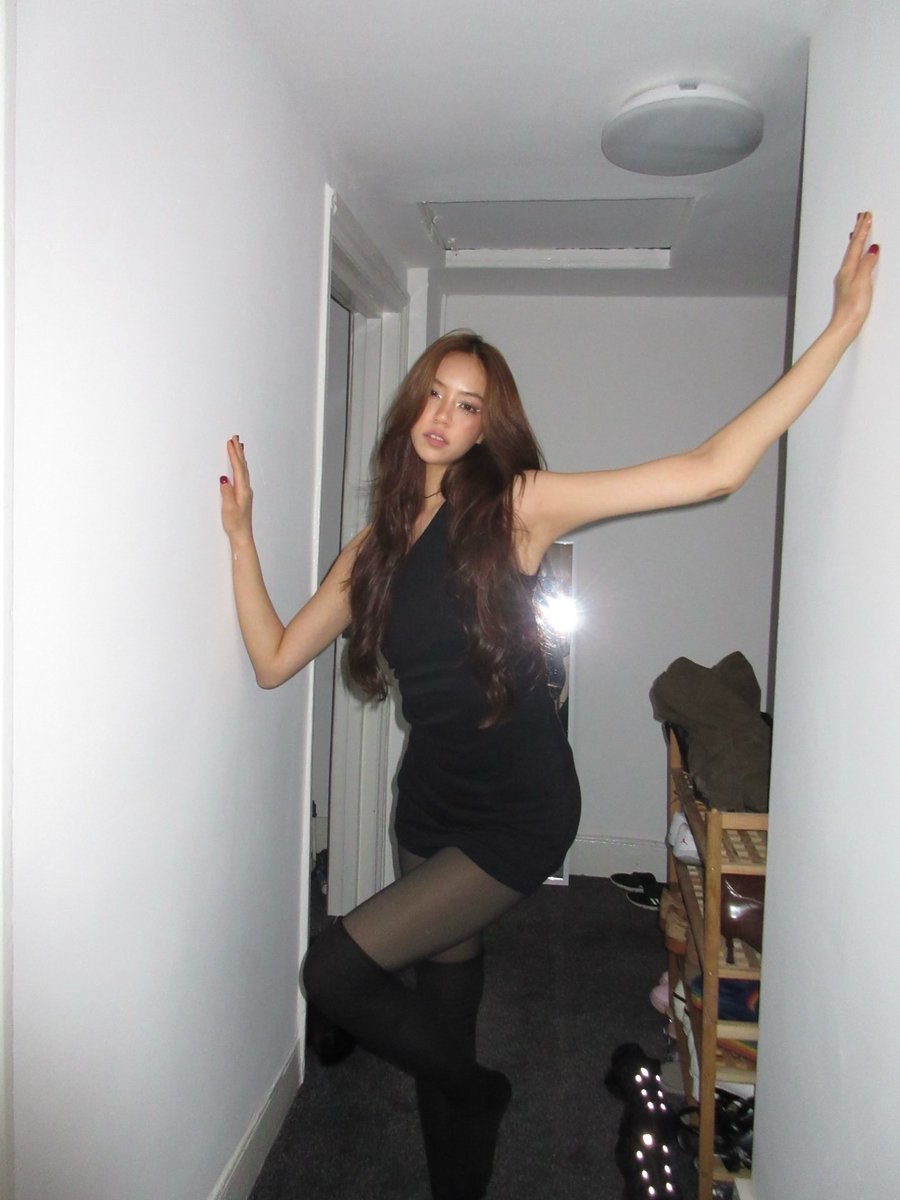 gwsnstagram's tweet image. [#LENA] 📸 lafindavril post 
(🎵 Daniel Caesar - Valentina)

#공원소녀 #GWSN #레나 

(1/2)