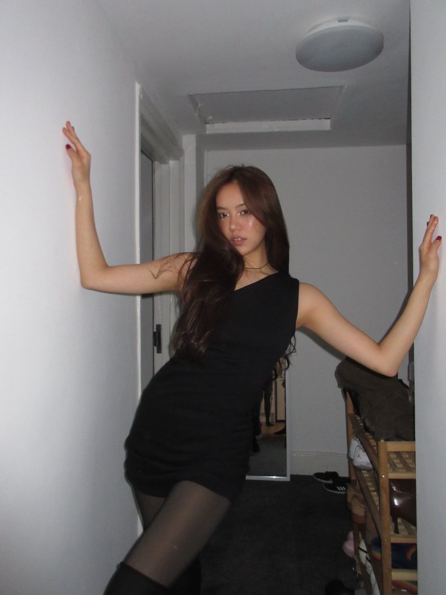 gwsnstagram's tweet image. [#LENA] 📸 lafindavril post 
(🎵 Daniel Caesar - Valentina)

#공원소녀 #GWSN #레나 

(2/2)