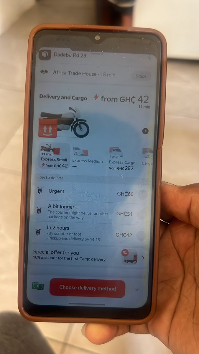 OyooQuartey's tweet photo. What Yango and all these ride hailing apps are doing this season is just wickedness at this point. How can you tell me delivery from Osu to Ridge is GHC 60?? How can people order food with these exorbitant prices ??? 
So food should wait 2 hours before a person can pay lower price? And hasn't fuel been reduced???