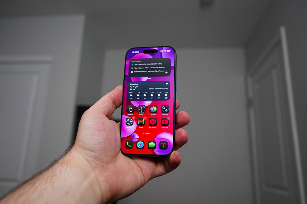 mtgproductionss's tweet photo. There is no Space Black iPhone 17 Pro which makes Deep Blue the correct color. https://t.co/5d5rDoeAaF