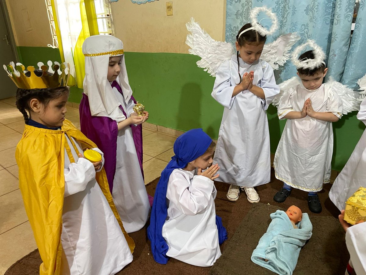 MINNAParaguay's tweet photo. #Navidad 🎄
#ProgramaAbrazo
Un clásico de esta época, es el Pesebre viviente, que fue escenificado en esta oportunidad por niños y niñas del Espacio de Cuidado de Ciudad del Este. 🛐
FELICES FIESTAS! 🤗
#GobiernoDelParaguay 🇵🇾 https://t.co/MRm3GaVEeW