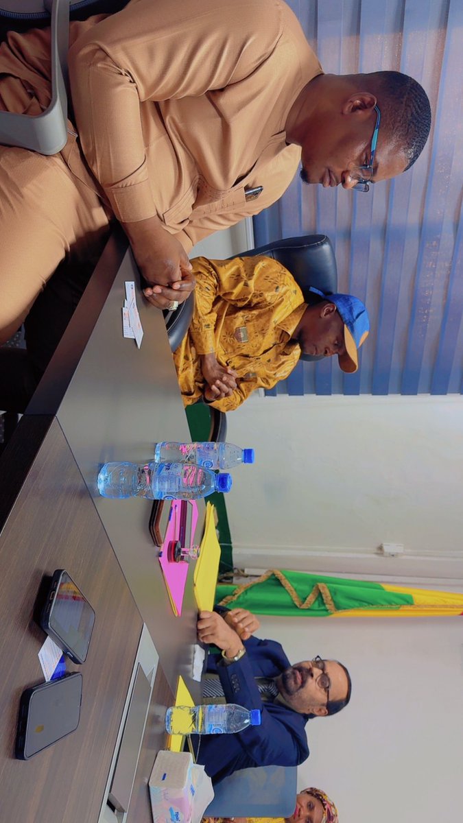 ABDOURA34124751's tweet photo. 🤝🇬🇳🇮🇳
Signature de la convention de partenariat entre l’IRAG et Geeta University (Inde).
Un pas décisif pour le renforcement de la coopération scientifique, de la formation et de l’innovation agricole au service du développement durable de la Guinée. 🌱 https://t.co/vdqoo0Saw2