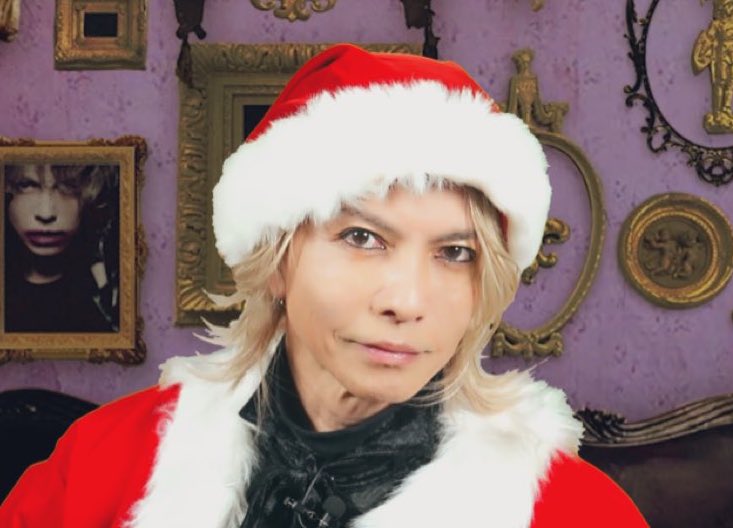 今日のHYDEさんはサンタ衣装が似合っててカッコよすぎる