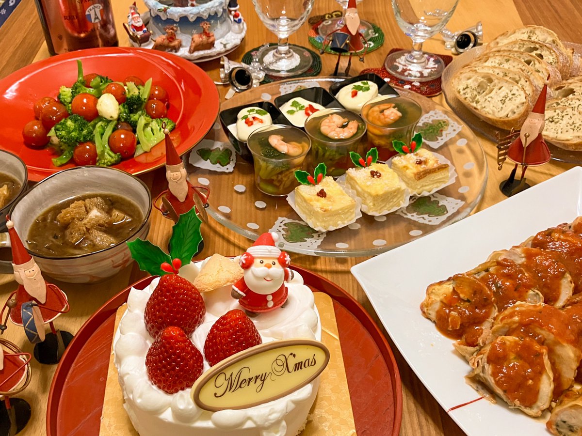 section24's tweet photo. 一足お先に…🎄🎄🎄
ケーキは小林洋菓子店さん♡ https://t.co/A4y8Pyu2jR