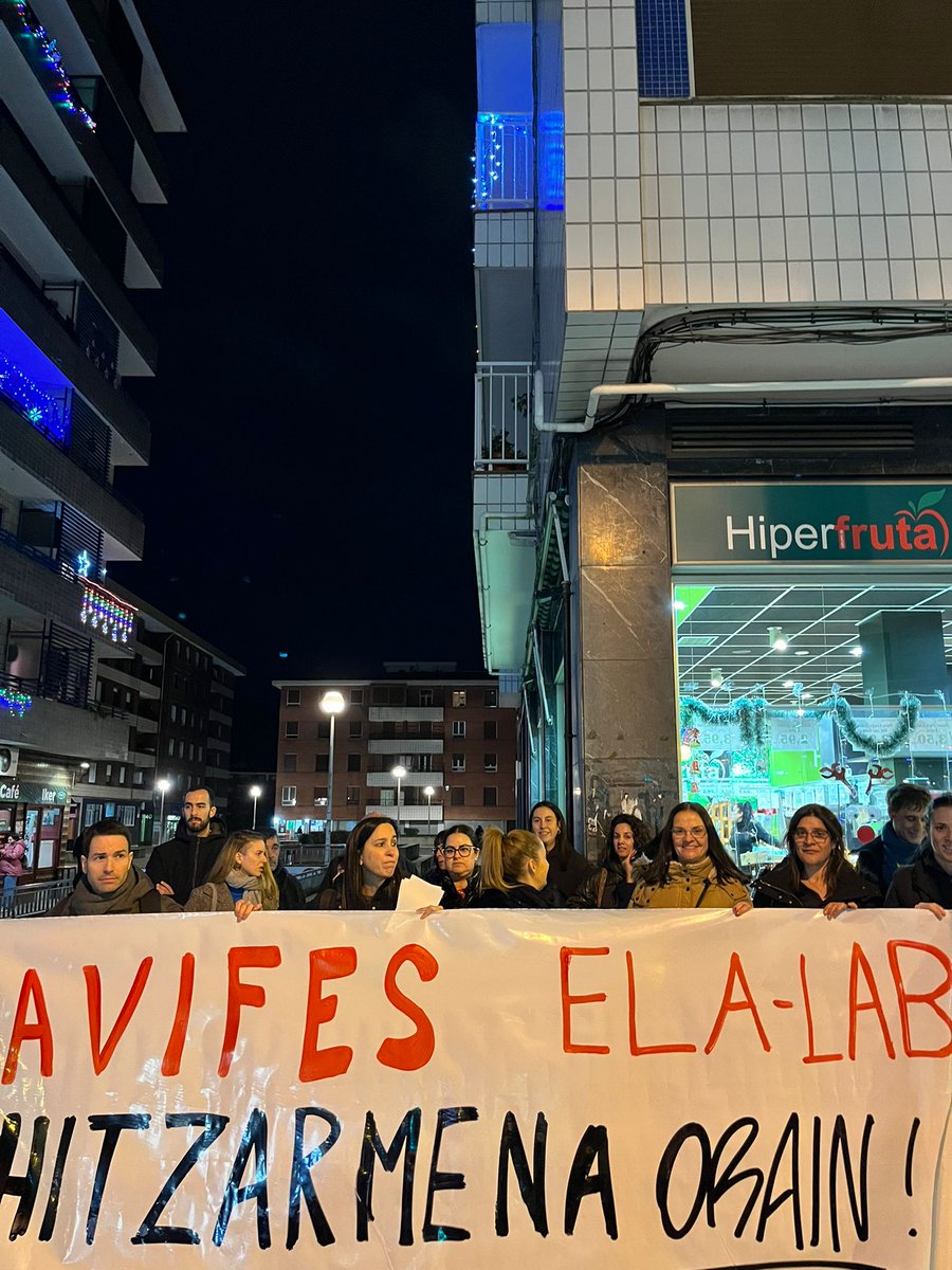 🗓️Atzo, <a href="/avifes/">AVIFES</a> eko egoitzaren aurrean hitzarmen baten alde mobilizatu ginen. 

👉Sektorearekin ekiparatuko digun hitzarmen duin baten alde lehen aldiz kalera atera ginen.

✊Hitza eta ekintza gara