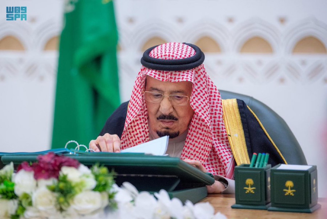 خادم الحرمين الشريفين يرأس جلسة مجلس الوزراء في الرياض. #عاجل 