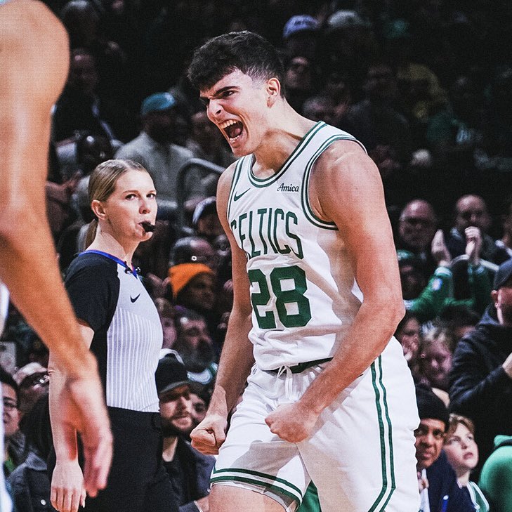 RTNBA's tweet image. Celtics rookie, Hugo Gonzalez has been a menace over his last 3 games:

10 PTS | 8 REB | 2 STL | 1 BLK | +22 +/- | W

10 PTS | 10 REB | 2 STL | 1 BLK | +37 +/- | W

6 PTS | 11 REB | 2 BLK | 1 STL | +21 +/- | W

HUGE IMPACT FROM THE 19 YEAR OLD 😤