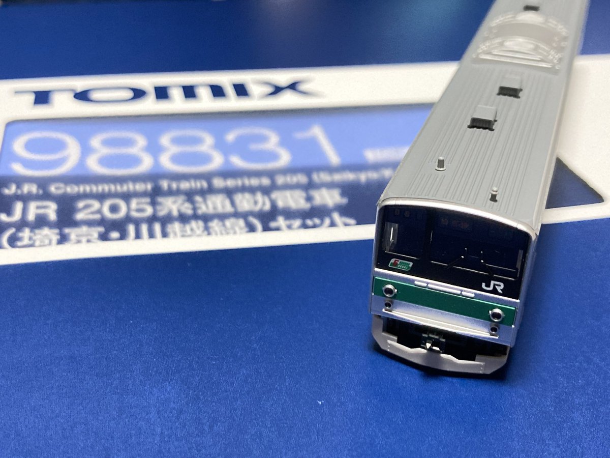 こういう感じでパッケージと先頭車を撮るの結構気に入ってる