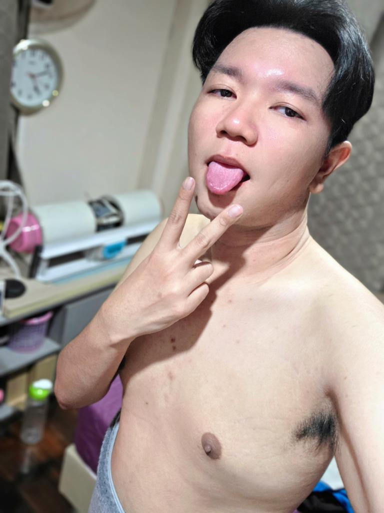 อยู่เฉยๆ  มันน่าเบื่อ 
มาเสียเหงื่อที่ห้องเราไหม🤫😜🤪
#เสว #ร่านควย #เอ้าดอร์โชว์ควย